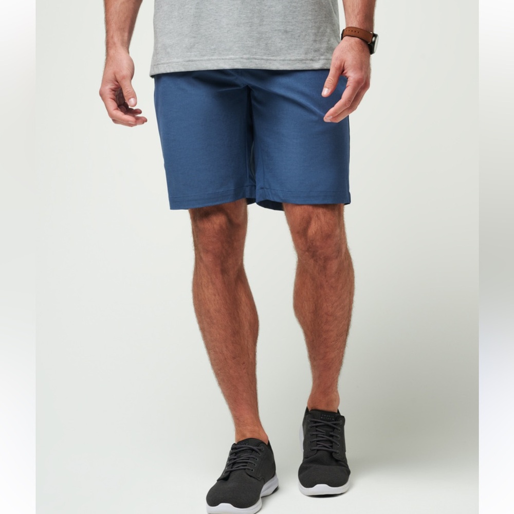 Travis Mathew Blue Shorts. Size 38 (4MSH)